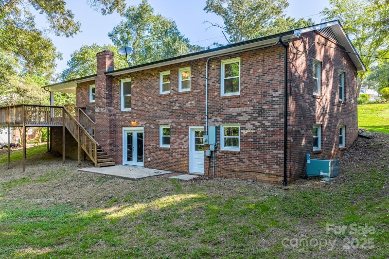 Property image 3 of 3515 12th Street Drive in Sandy Ridge Acres, Hickory, NC 28601