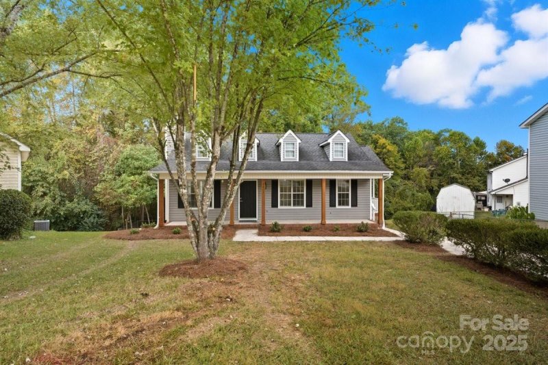 Property image 2 of 3807 Broomstraw Court in Glenwood Manor, Matthews, NC 28105