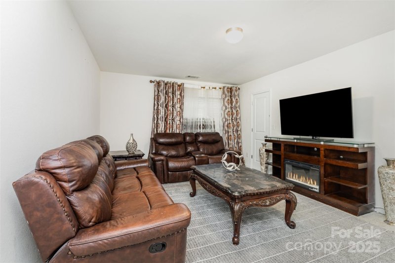 Property image 4 of 1029 Sundance Drive in Sundance Village, Gastonia, NC 28054