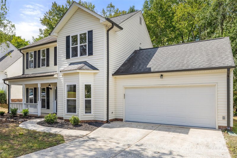 Property image 2 of 3898 Longwood Drive in Greystone, Concord, NC 28027