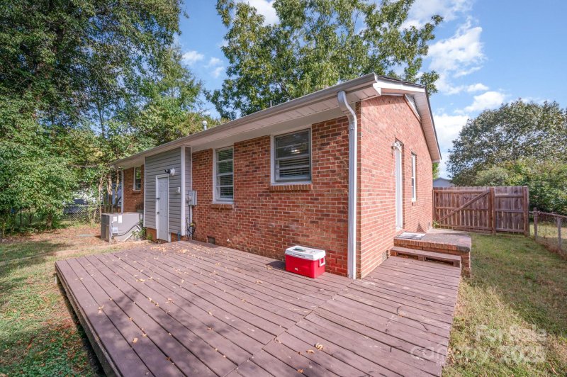 Property image 5 of 1527 Ellen Avenue in Catawba Terrace, Rock Hill, SC 29732