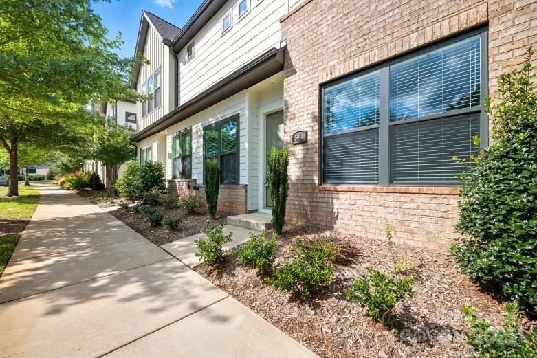 Property image 2 of 5914 Ardrey Kell Road in Waverly, Charlotte, NC 28277