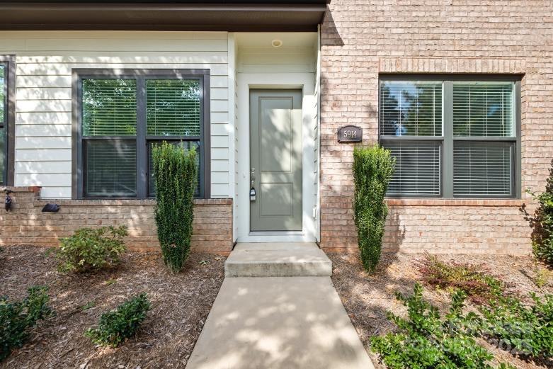 Property image 3 of 5914 Ardrey Kell Road in Waverly, Charlotte, NC 28277