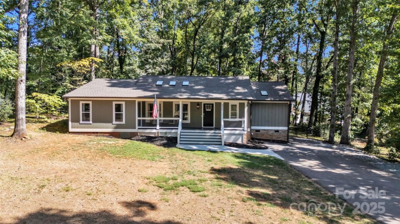 Property image 2 of 221 5th Street in Lecho Park, Conover, NC 28613