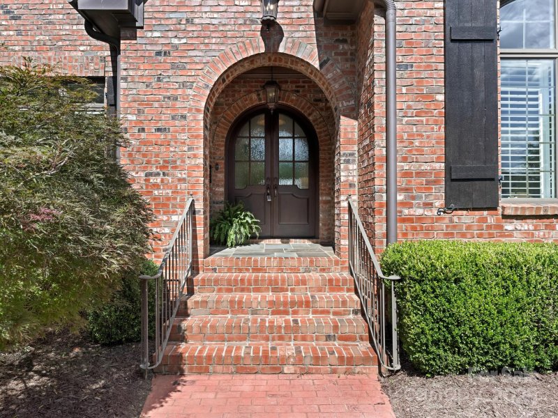 Property image 3 of 2101 Radcliffe Avenue in Myers Park, Charlotte, NC 28207