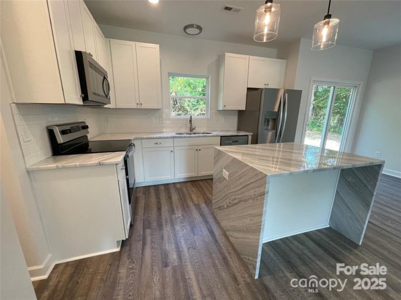 Property image 3 of 506 N Scruggs Street in Oakwood Park, Gastonia, NC 28052