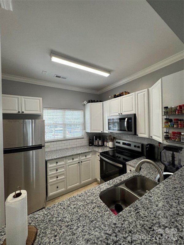 Property image 5 of 13332 Savannah Club Drive in Savannah Townhomes, Charlotte, NC 28273