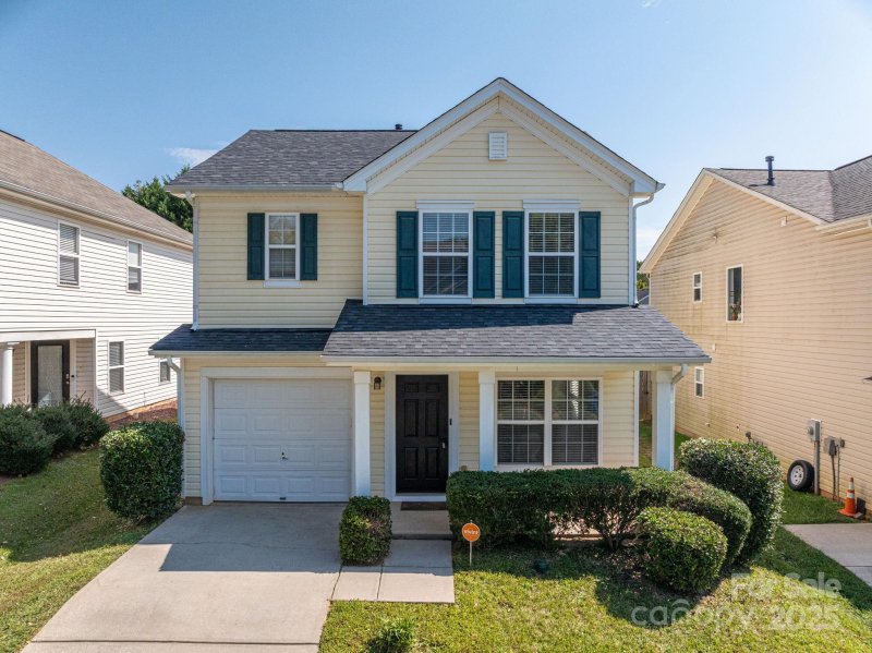 Property image 2 of 1012 Kings Mountain Lane in Mountain View, Gastonia, NC 28054