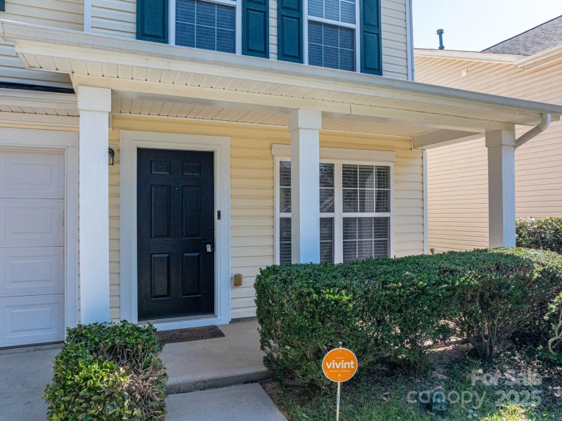 Property image 3 of 1012 Kings Mountain Lane in Mountain View, Gastonia, NC 28054