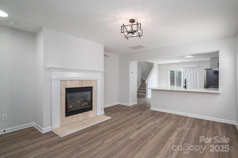 Property image 4 of 1012 Kings Mountain Lane in Mountain View, Gastonia, NC 28054