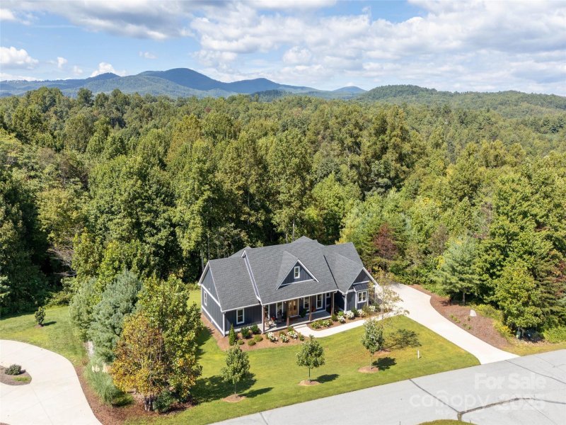 Property image 2 of 404 Summer Orchard Drive in Old Orchard, Hendersonville, NC 28792