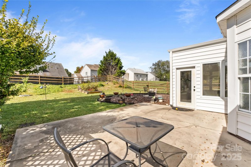 Property image 3 of 1413 Lockhart Place in Sheffield Manor, Concord, NC 28027