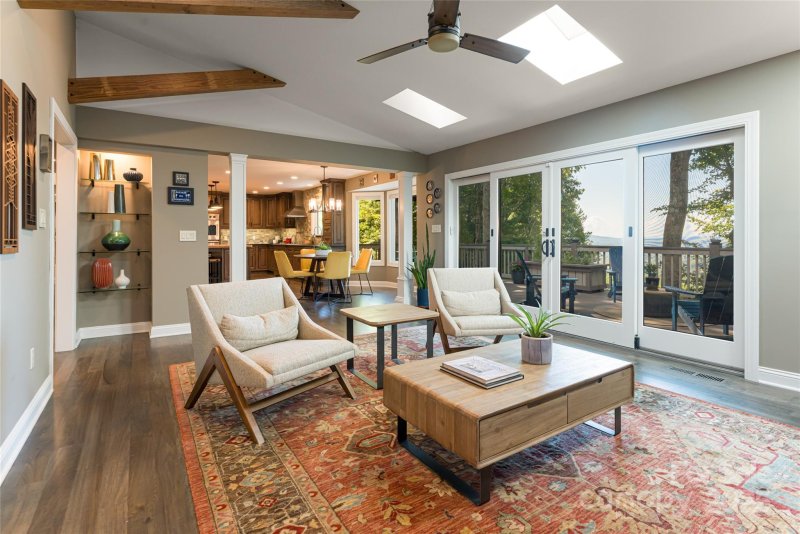 Property image 3 of 342 E Sondley Drive in Sondley Estates, Asheville, NC 28805