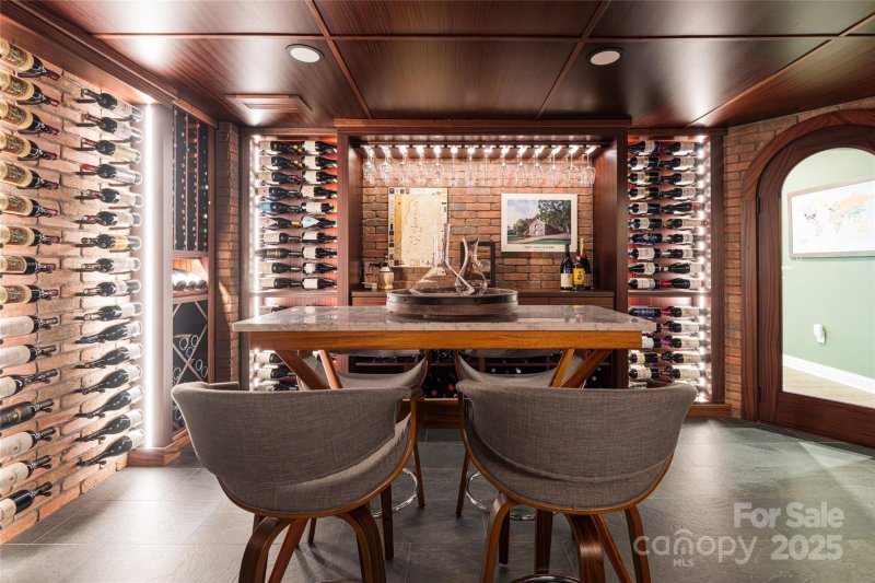 Property image 4 of 342 E Sondley Drive in Sondley Estates, Asheville, NC 28805