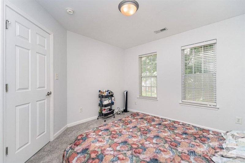 Property image 3 of 2823 Oakdale Pasture Drive in Oakdale, Charlotte, NC 28216
