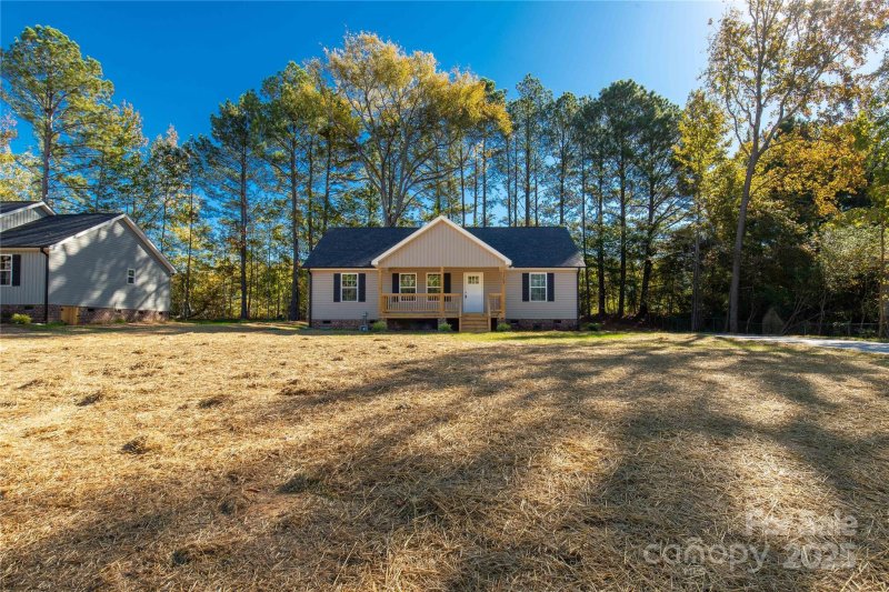 Property image 2 of 1369 Mack Drive in Timbercrest, Mcconnells, SC 29726