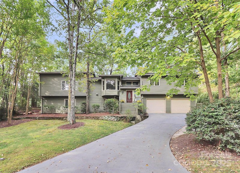 Property image 3 of 16 Woodvine Lane in River Hills, Clover, SC 29710