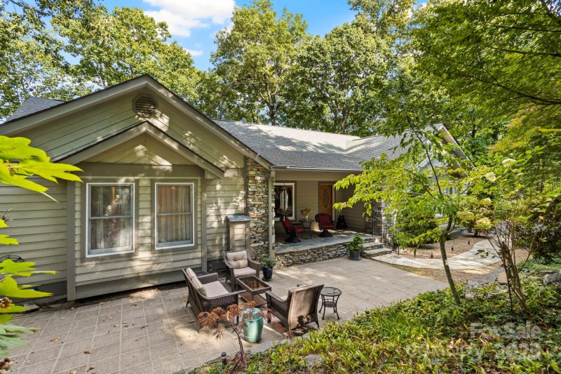 Property image 5 of 516 Overlook Drive in Kenmure, Flat Rock, NC 28731