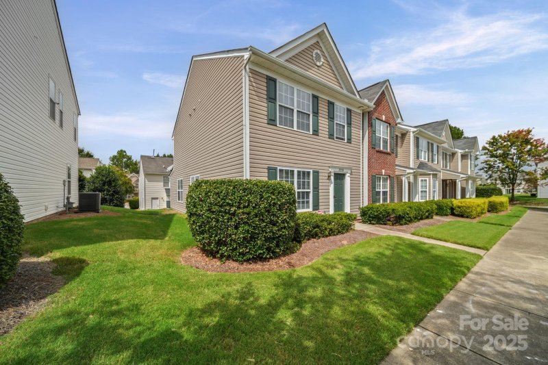 Property image 3 of 3220 Barons Court Road in Coventry, Charlotte, NC 28213