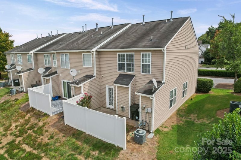 Property image 4 of 3220 Barons Court Road in Coventry, Charlotte, NC 28213