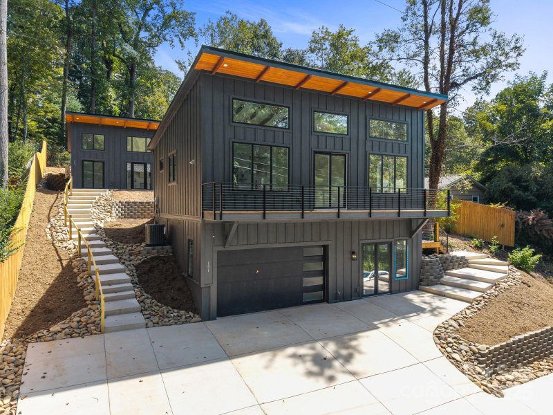 Royal Pines, Arden Community