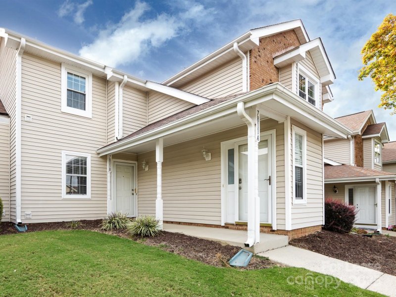 Renaissance Gardens, Charlotte Community