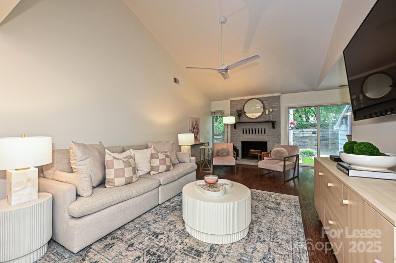 Property image 3 of 1077 Sardis Cove Drive in Sardis Cove, Charlotte, NC 28270