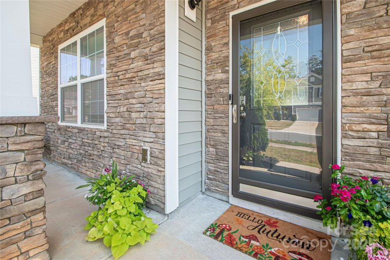 Property image 5 of 803 Larmore Avenue in Sutton Farms, Charlotte, NC 28216