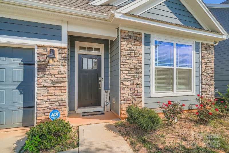 Property image 3 of 402 Preston Road in Atwater Landing, Mooresville, NC 28117