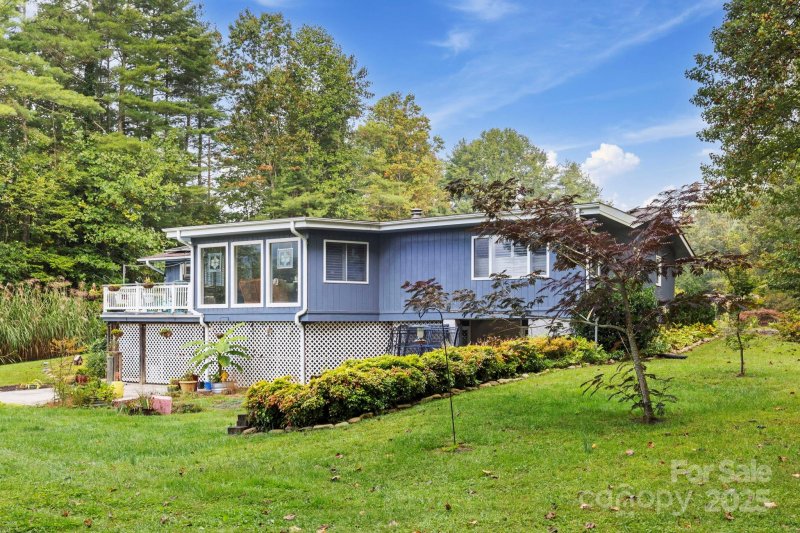 Property image 2 of 214 Vincent Place in Canarian Estates, Hendersonville, NC 28739