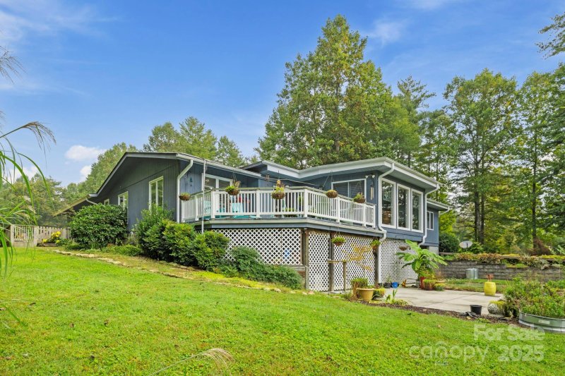 Property image 3 of 214 Vincent Place in Canarian Estates, Hendersonville, NC 28739