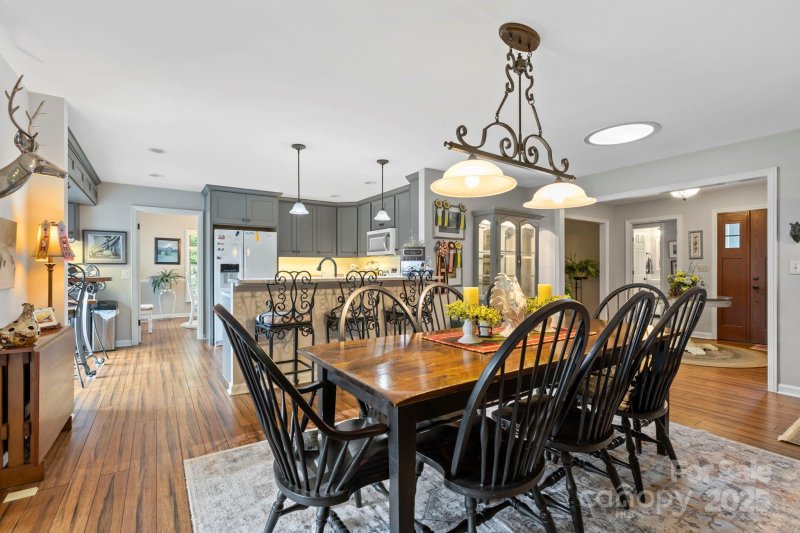 Property image 5 of 214 Vincent Place in Canarian Estates, Hendersonville, NC 28739