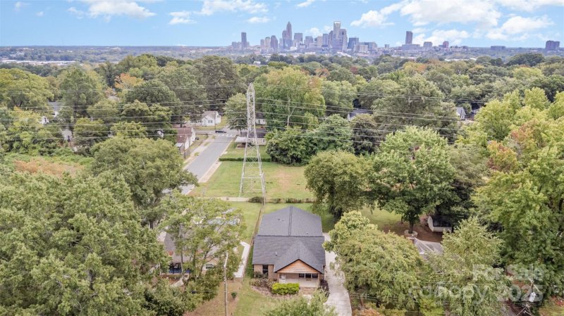 Property image 2 of 2105 Highland Street in Marsh Estates, Charlotte, NC 28208