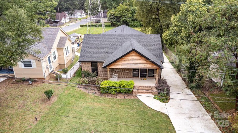 Property image 3 of 2105 Highland Street in Marsh Estates, Charlotte, NC 28208