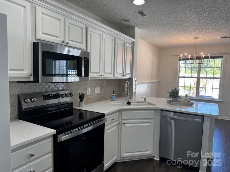 Property image 3 at 8648 Robinson Forest Drive, Charlotte, NC 28277