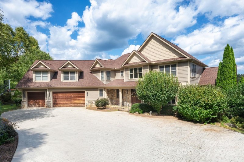 31 Bradford Vistas Drive