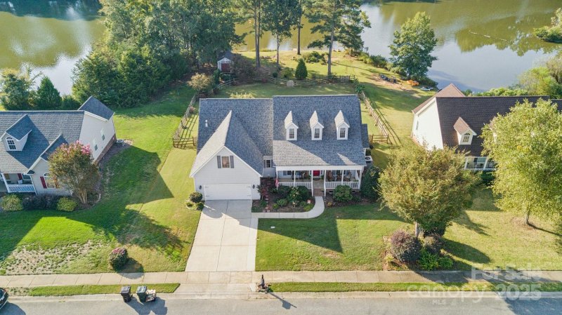 Stoneridge Lakes, Rock Hill Community
