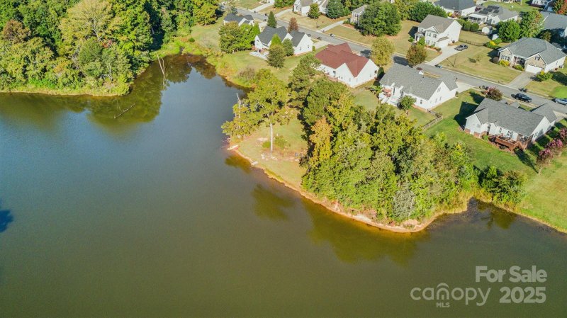 Property image 2 of 1768 Williamsburg Drive in Stoneridge Lakes, Rock Hill, SC 29732