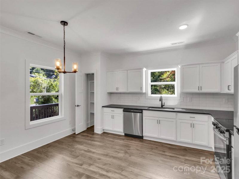 Property image 4 of 12 Whitson Road in Arco Gardens, Asheville, NC 28805