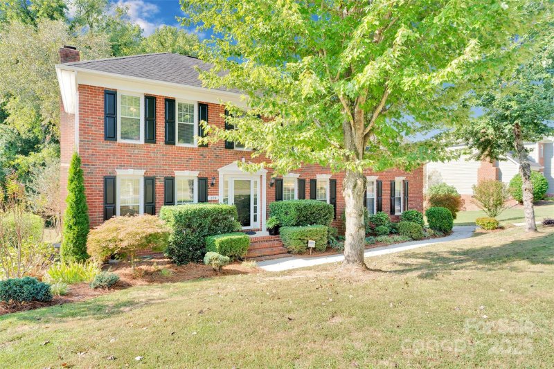 Property image 3 of 209 Whitefriars Lane in Hampton Green, Matthews, NC 28105