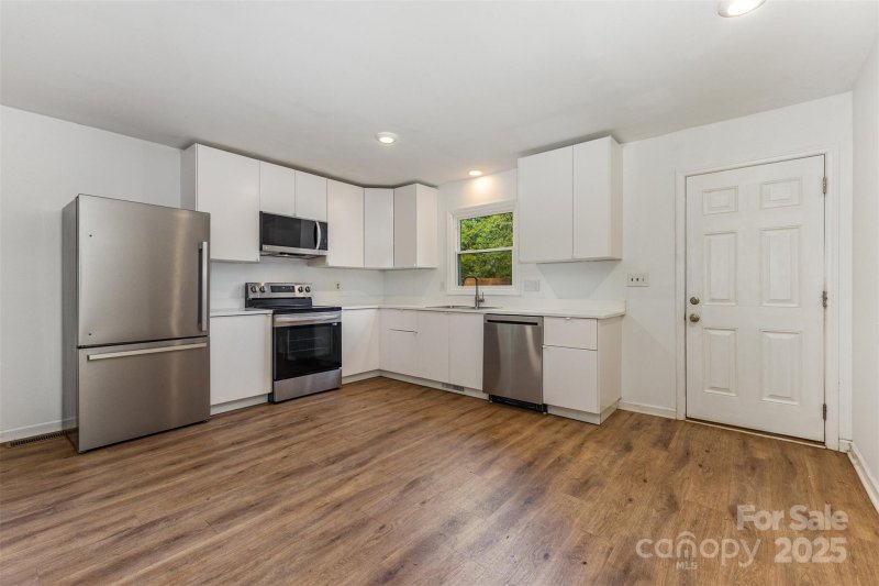 Property image 4 of 600 Touch Me Not Lane in Cedar Grove Park, Charlotte, NC 28216