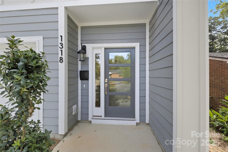Property image 2 of 1318 Condon Street in Oaklawn Park, Charlotte, NC 28216