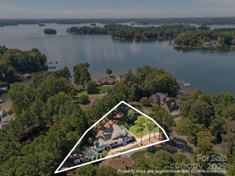 Property image 3 of 141 Yellow Jacket Circle in Craftsman Point, Mooresville, NC 28117