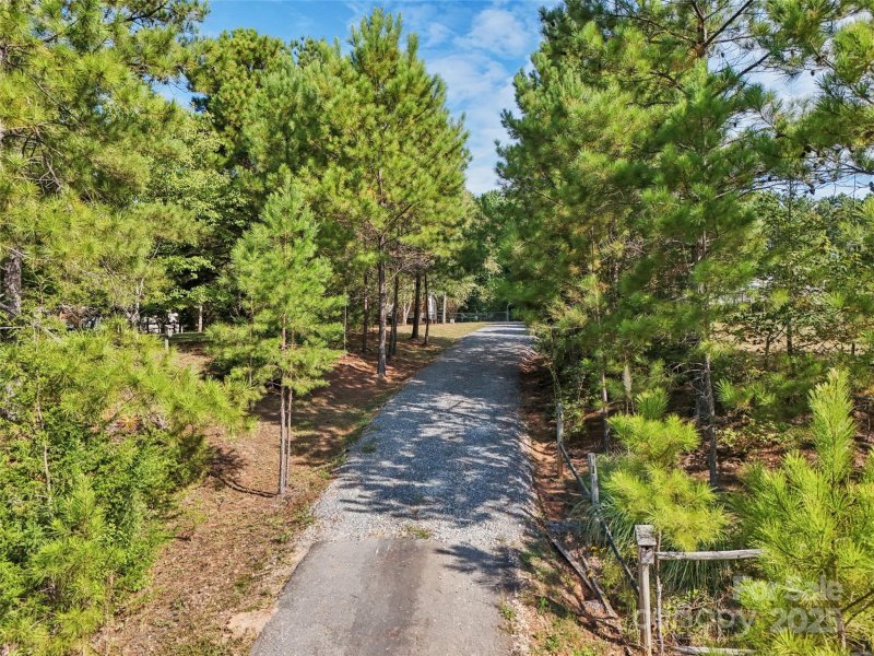 Property image 2 of 528 Preston Brooks Drive in Richmond Acres, Catawba, SC 29704