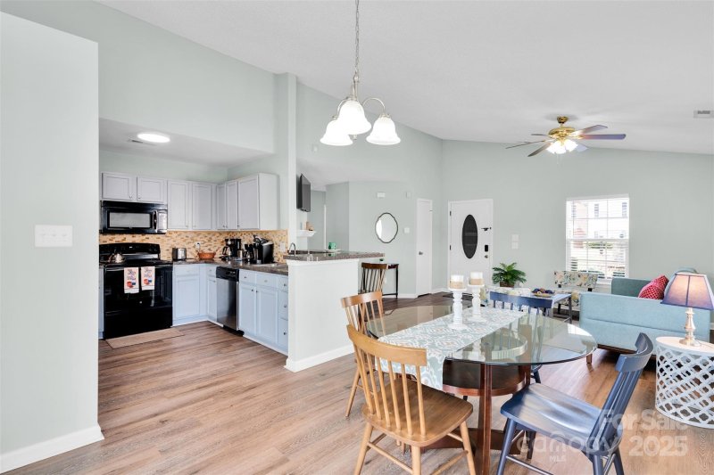 Property image 4 of 2027 Pimpernel Road in Back Creek Hollow, Charlotte, NC 28213