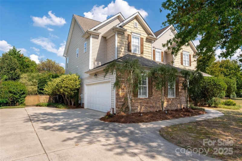 Property image 2 of 13905 Dovehunt Place in Ballantyne Meadows, Charlotte, NC 28277