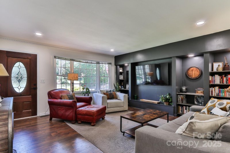 Property image 4 of 5645 Sandhurst Road in Homestead, Hickory, NC 28602