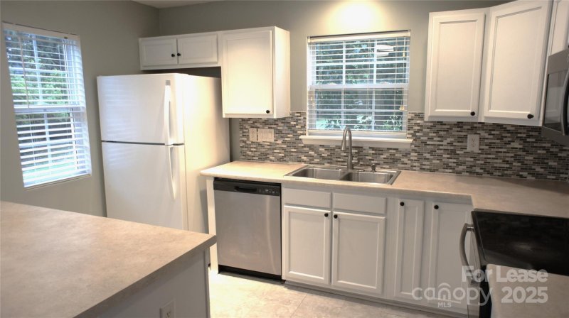 Property image 4 of 10930 Kinston Ridge Place in Bennington Place, Charlotte, NC 28273