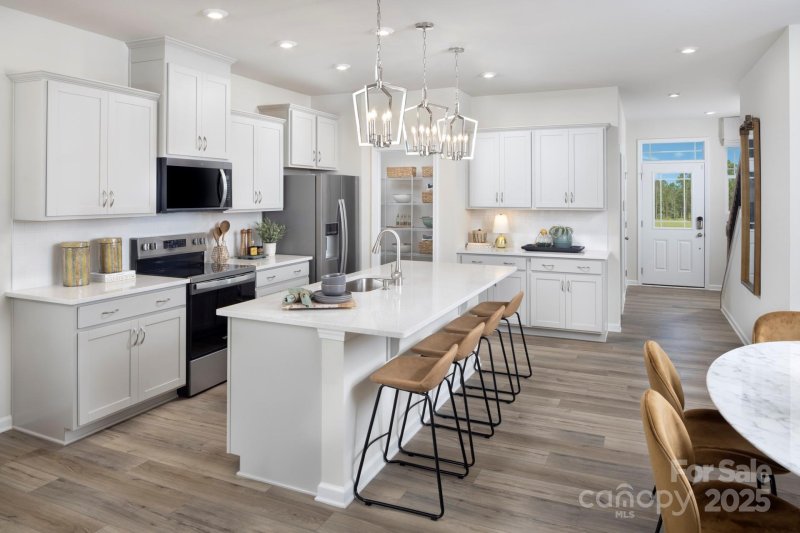 Property image 3 of 7411 Hodges Meadow Lane in Bailey Run, Charlotte, NC 28213