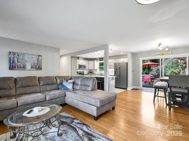 Property image 2 of 402 Balsam Road in Brookland Manor, Hendersonville, NC 28792